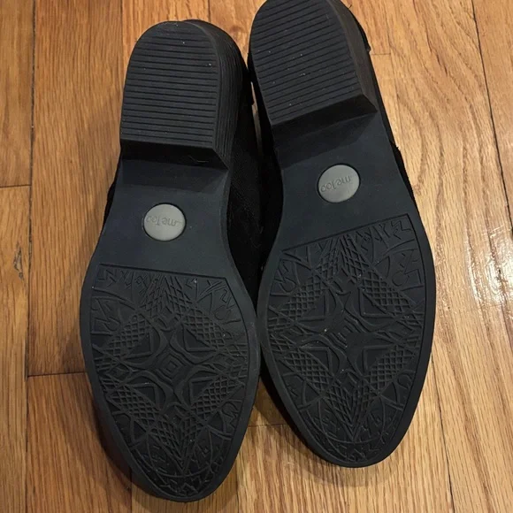 Me Too Black Ankle Booties - Picture 7 of 8